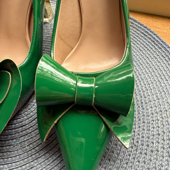 Elegant Green Bow Heels - Picture 2 of 14